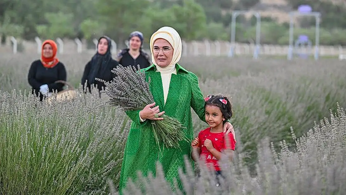 Emine Erdoğan’dan köy ziyareti