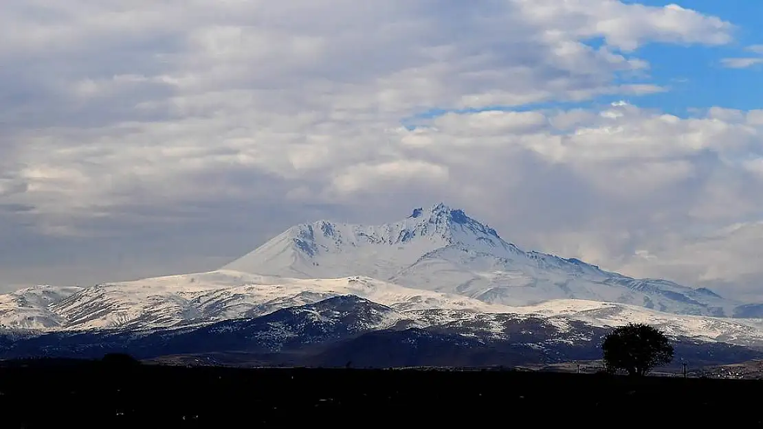 Erciyes Dağı'nda mahsur kalan dağcı için çalışmalar başlatıldı