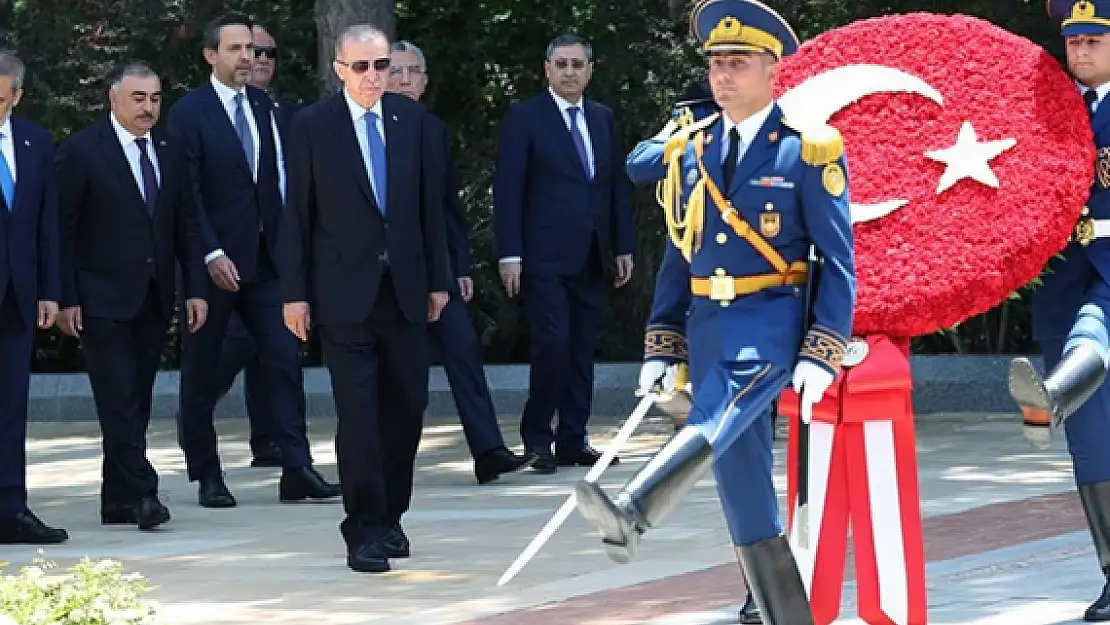 Erdoğan Azerbeycan’da törenle karşılandı