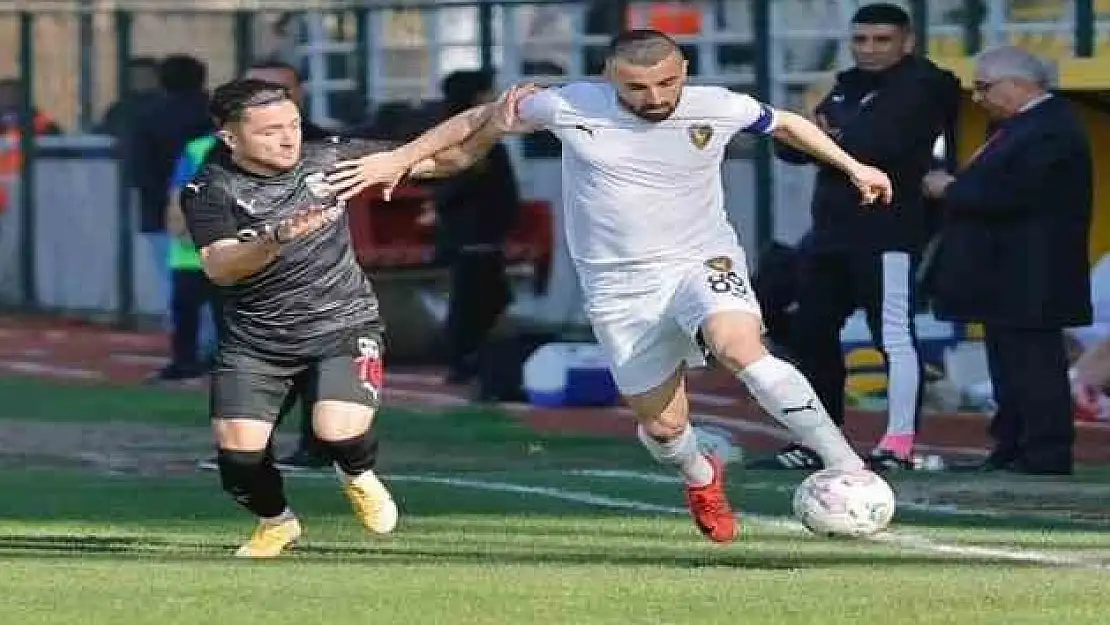 Erhan Çelenk zirveden inmiyor