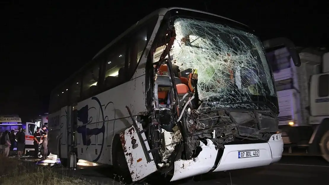 Erzurum'da yolcu otobüsü kaza yaptı!