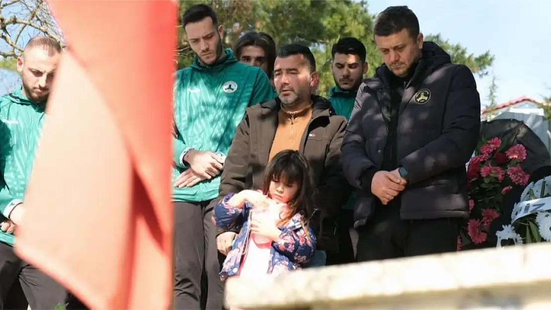 Eski futbolcu Bolat'ın ailesine taziye ziyareti