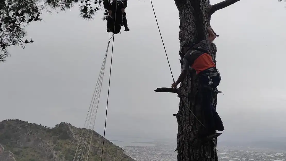 Fırtınanın vurduğu paraşütçüler dağlara savruldu