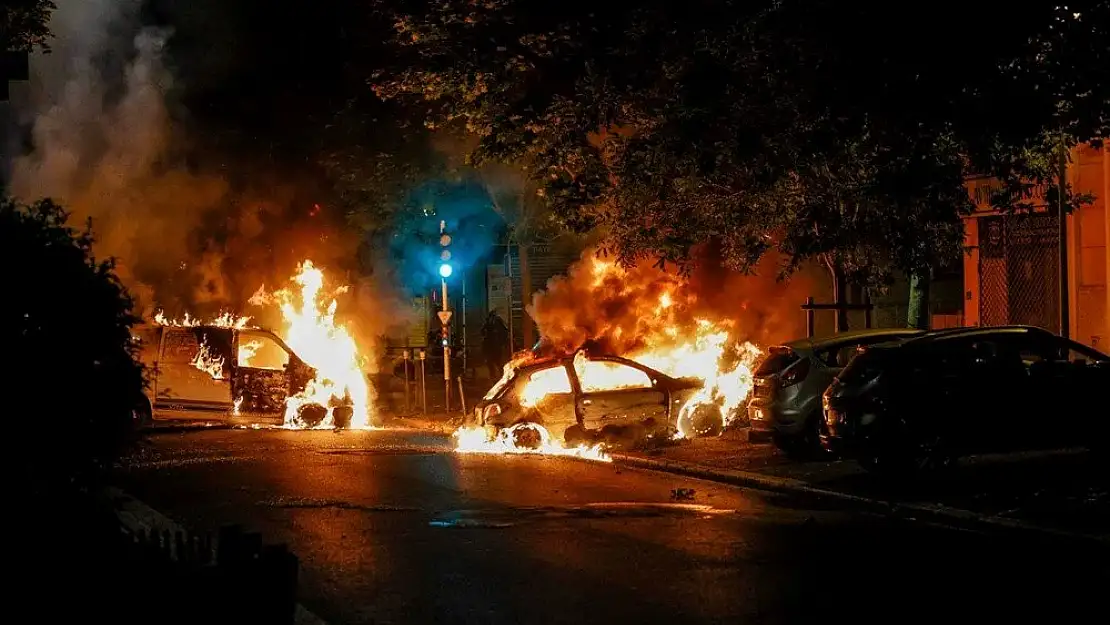 Fransa yanıyor! Gözaltı sayısı 700’e yükseldi.