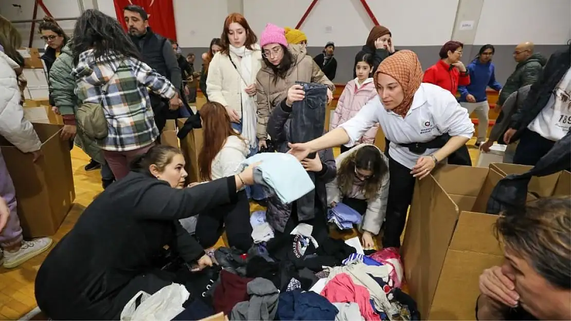 GAZİEMİR'DEN DEPREMZEDELERE BÜYÜK DESTEK