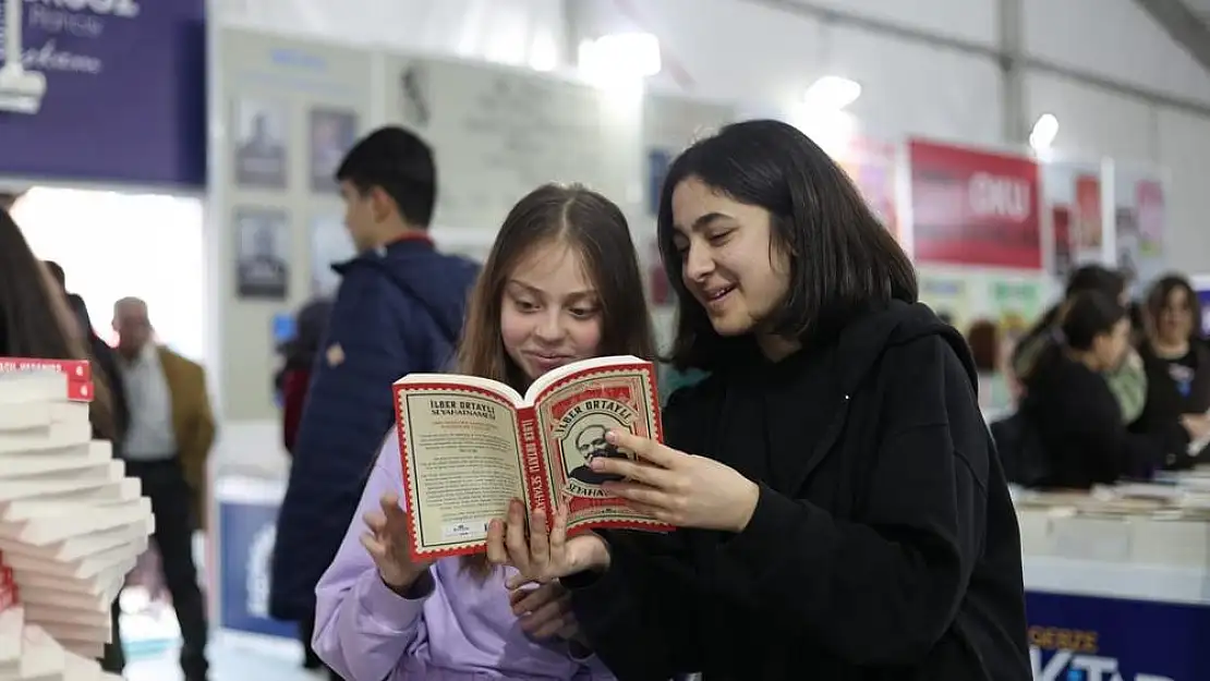 Gebze  2. kitap fuarı yoğun ilgi gördü