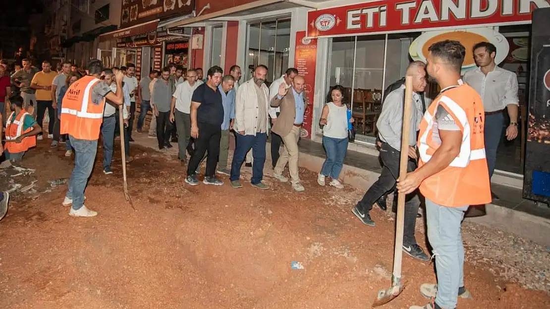 Gece şantiye, gündüz çarşı