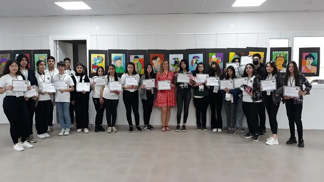 Genç ressamlar resim sergisi kapanıyor