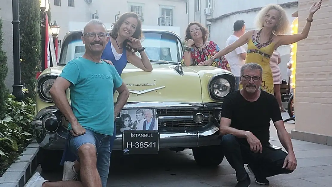 Göksel Arsoy'un 1957 model Chevrolet'si Sanathane'de sergilendi