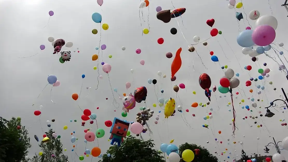 Gökyüzüne Bakan Gözler İçin Bir Balon Da Sen Uçur!