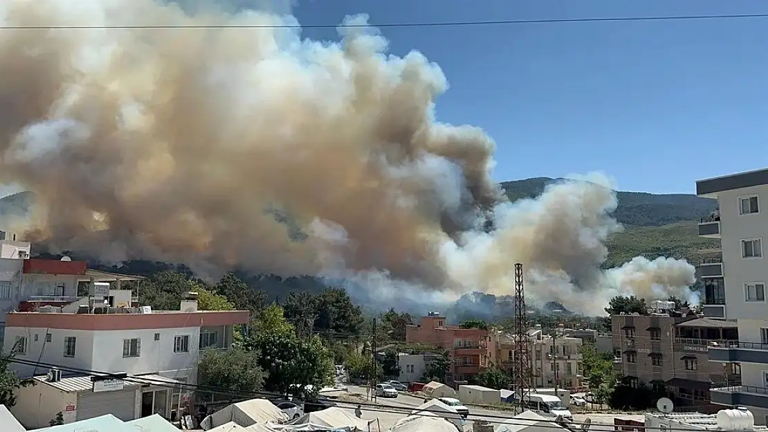 Hatay’da orman yangınının tehdidi altındaki vatandaşlar tahliye edildi