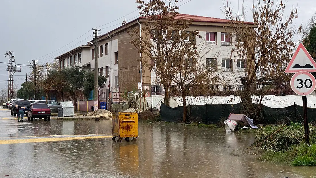 Hatipoğlu Mustafa Erdem Ortaokulu Her Yağmurda Sular Altında