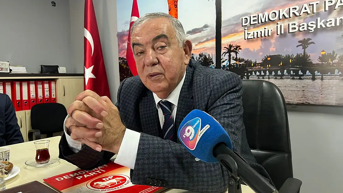 Haydar Altıntaş, Demokrat Parti İzmir İl Başkanlığı'nda basın toplantısı düzenledi