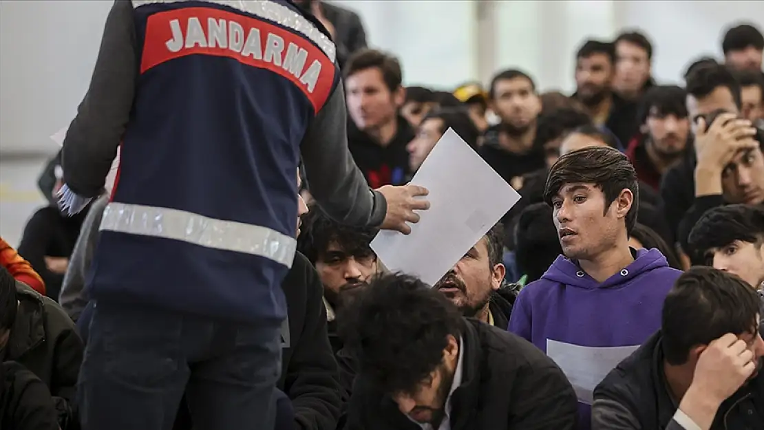 İçişleri Bakanı: Haziran Ayında 15 Bin 591 Düzensiz Göçmen Yakalandı