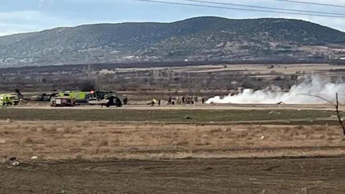 İki askeri helikopter havada çarpıştı!