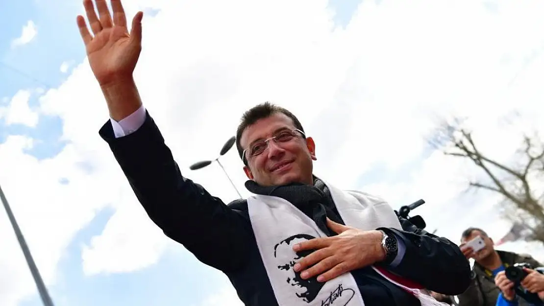 İmamoğlu gençleri sandığa çağırırken AKP’ye mülakat tepkisi