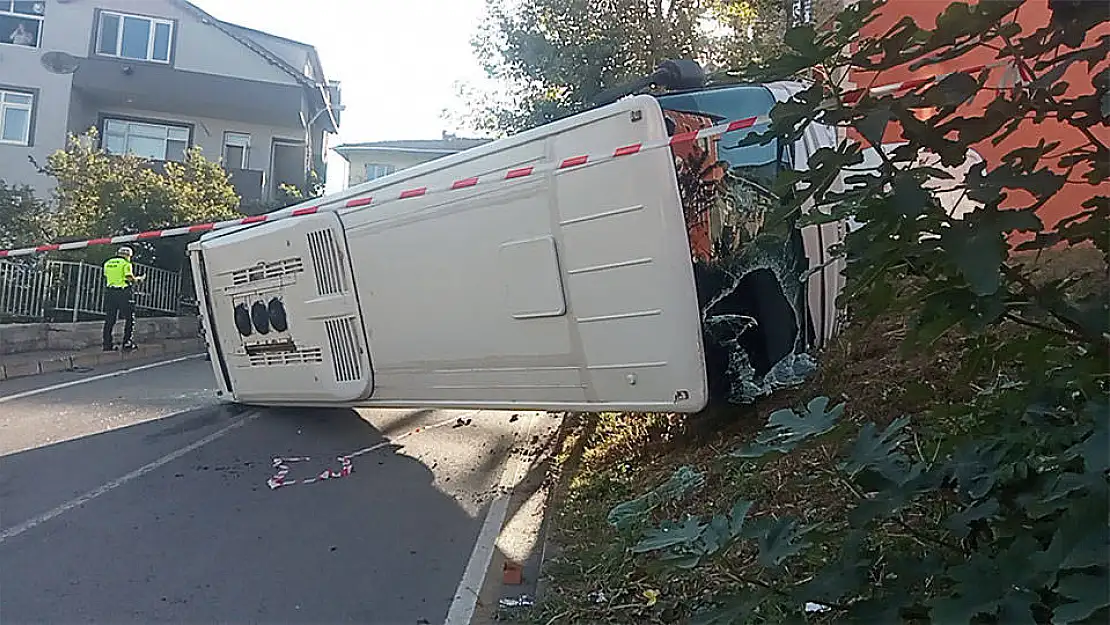 İşçi servisinin yayalara çarpmasıyla 2 kişi öldü