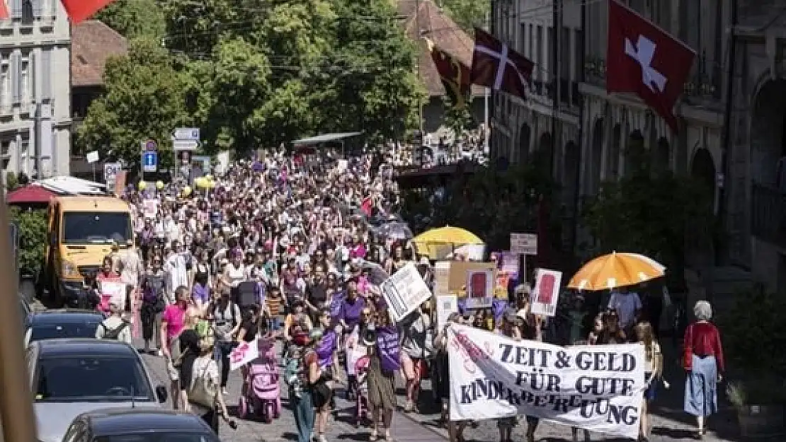 İsviçre’de kadınlar sokağa döküldü