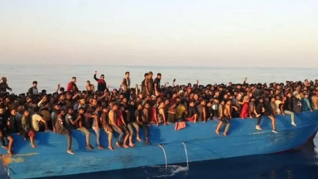 İtalya’nın Lampedusa Adası’na ayak basan göçmen sayısı rekor kırdı!