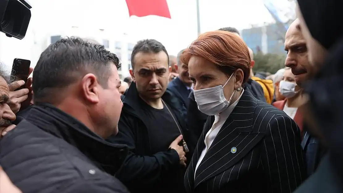 İYİ Parti Genel Başkanı Meral Akşener, İzmir’de esnafı ziyaret etti