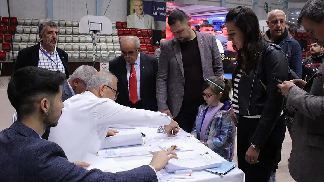 İYİ Parti İzmir, temayül için sandık başında