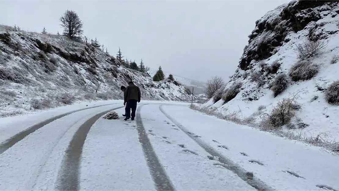 İZMİR BOZDAĞ, BEYAZA BÜRÜNDÜ