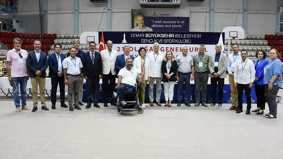 İzmir Büyükşehir Belediyesi Gençlik ve Spor Kulübü’nde bayrak değişimi