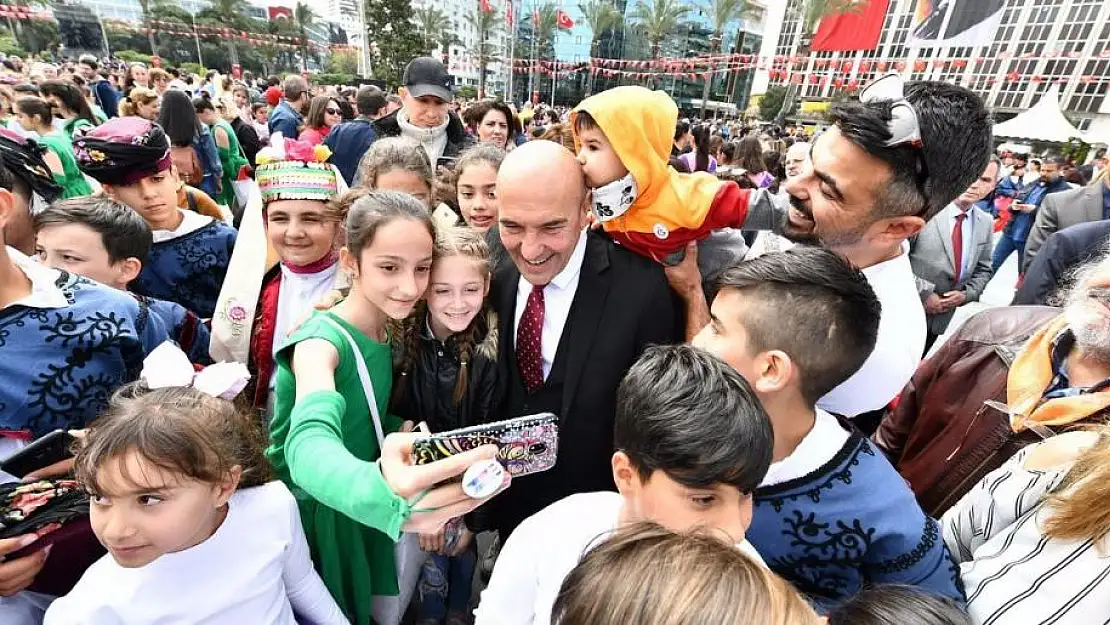 İzmir de 23 Nisan şenlikleri başladı