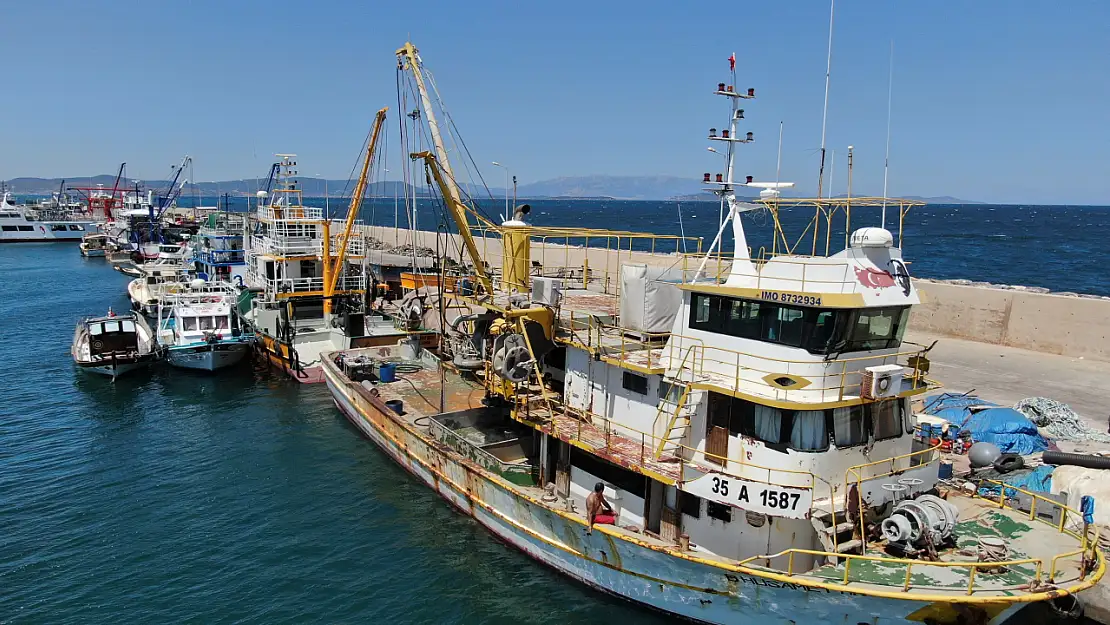 İzmir'de Balıkçılar Av Yasağının Kalkmasını Bekliyor 