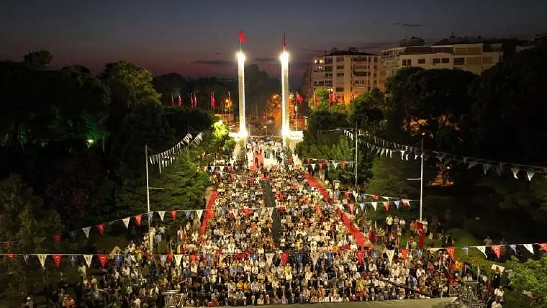 İzmir karnaval tadında bir fuara hazırlanıyor