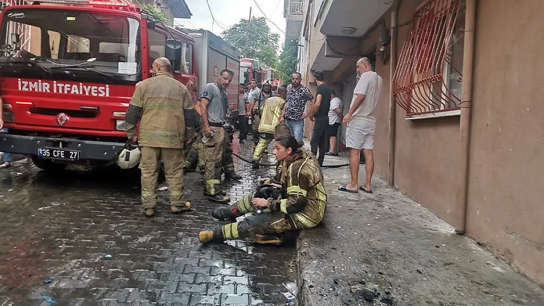 İzmir Konak’ta Çıkan Ev Yangınında 1’i Bebek 9 Kişi Dumandan Etkilendi