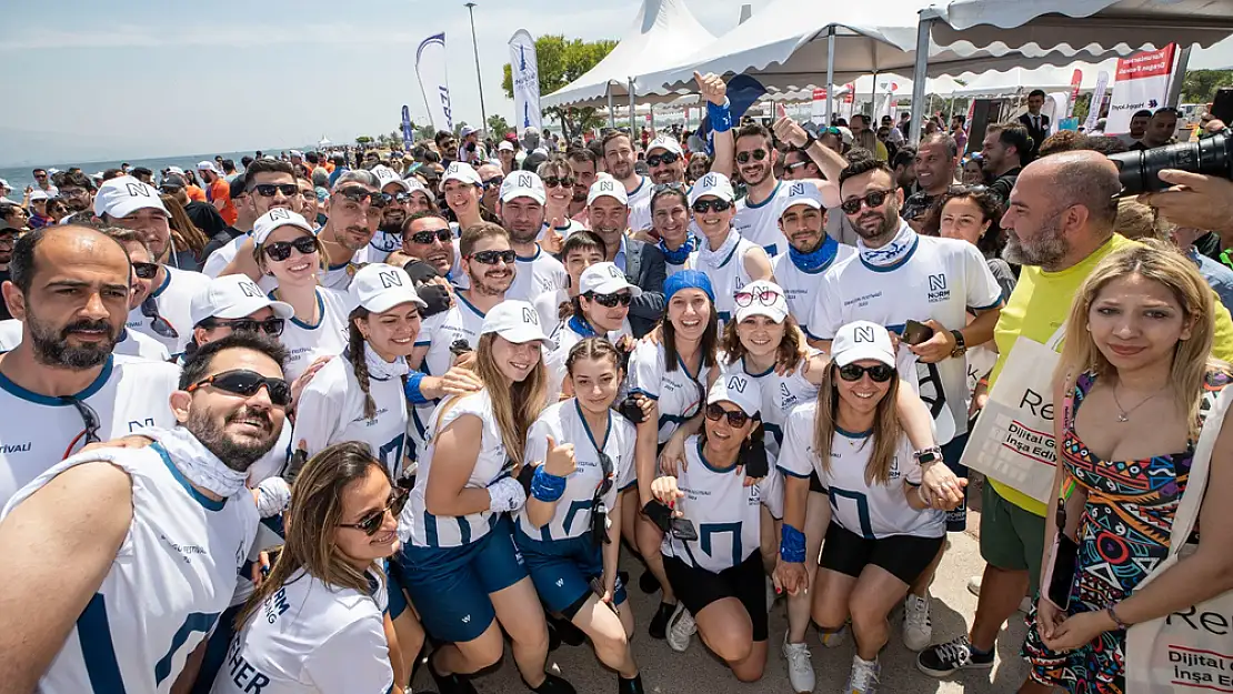 İzmir körfezinde dragon festivali