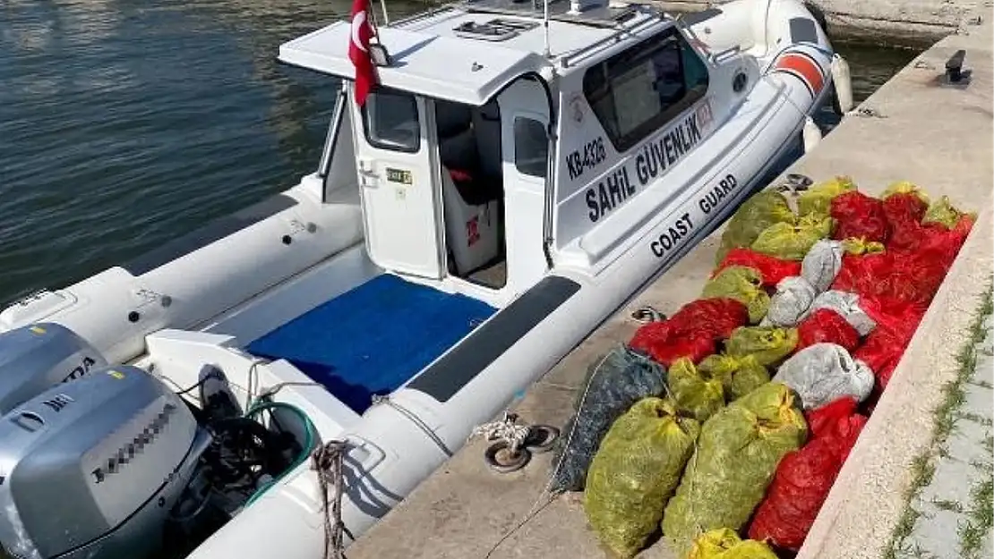 İzmir Körfezi’nde Kaçak Avcılık Operasyonu: 1,4 Ton Kara ve Kıllı Midye Ele Geçirildi, 2 Tekneye El Konuldu!