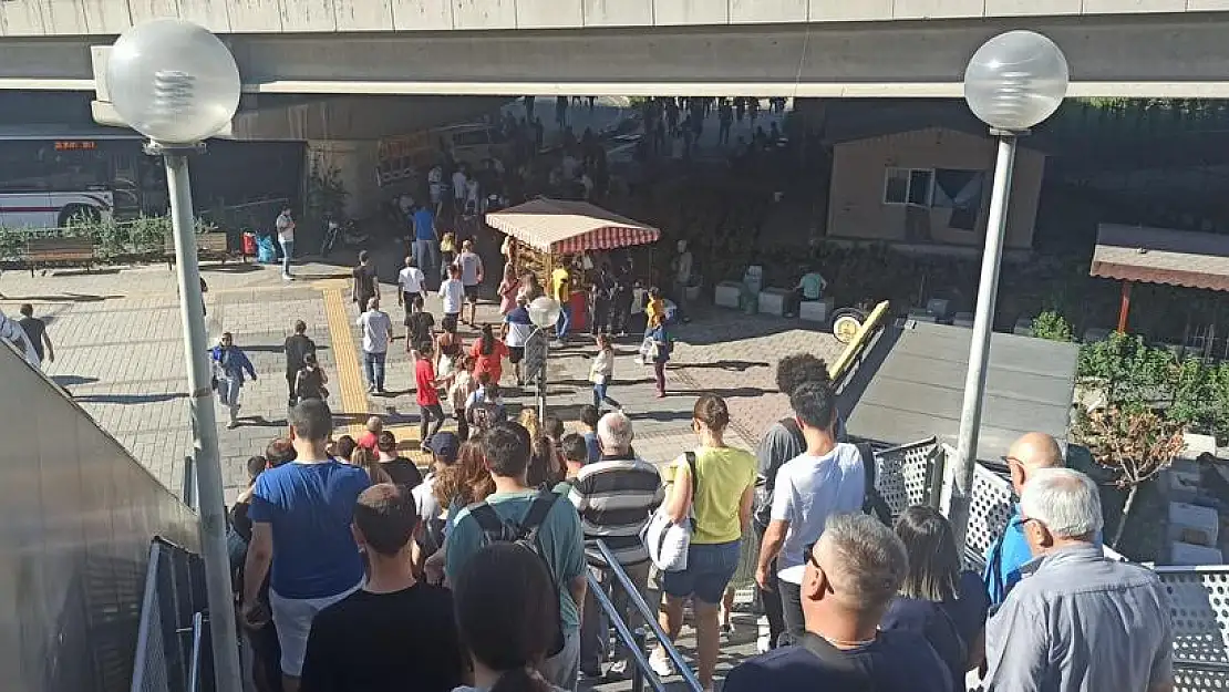 İzmir Metrosu grevde, vatandaş yolda kaldı