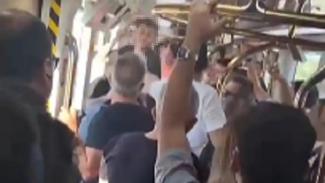 İzmir Metrosunda Yumruk Yumruğa Kavga!