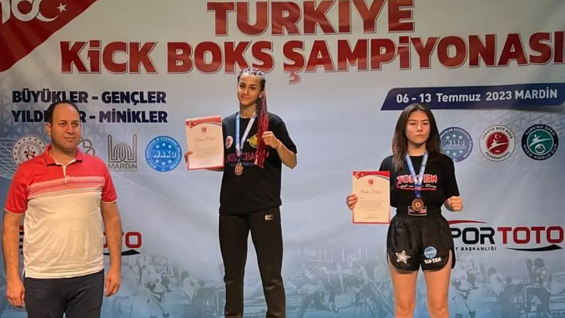 İzmir Okullarından Spor Alanında Büyük Başarılar