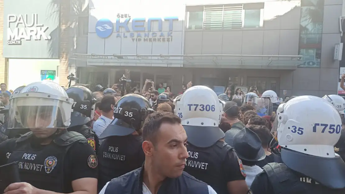 İzmir’de Onur Yürüyüşü’ne çok sayıda gözaltı