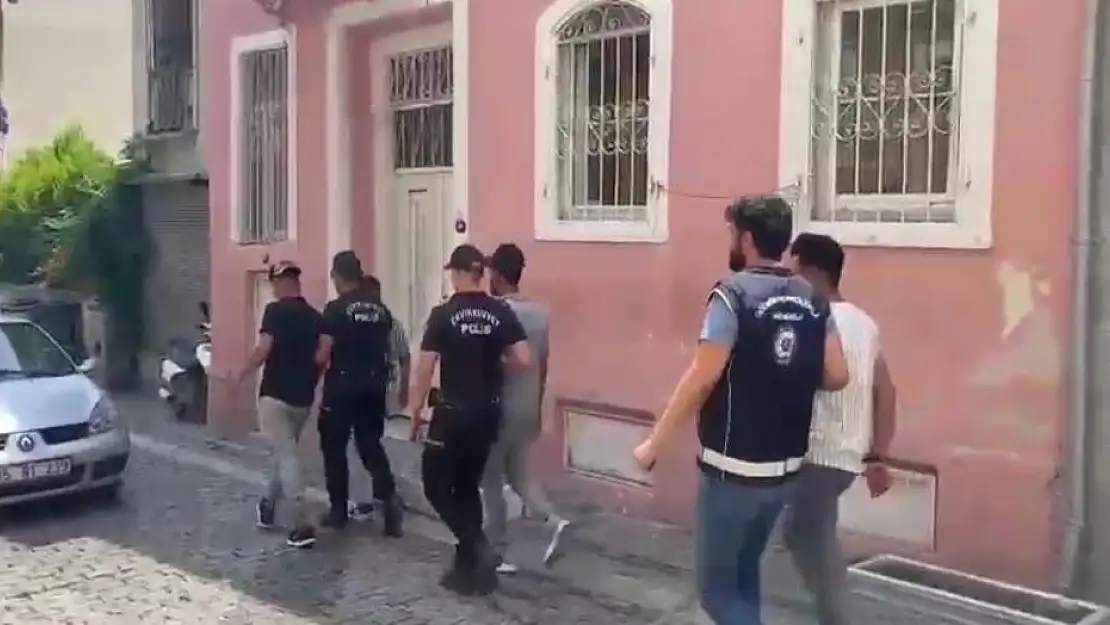 İzmir polisi düzensiz göçmenleri kıskaca aldı: 109 kişi yakalandı