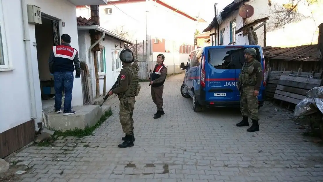 İzmir ve Manisa’da suç örgütlerine baskın