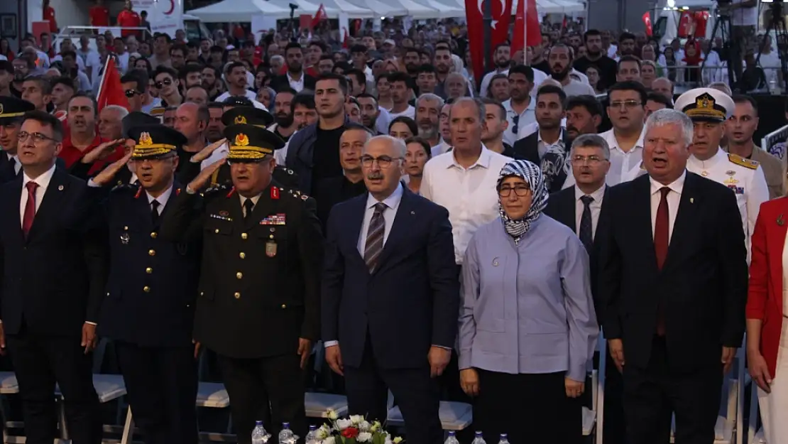 İzmir’de 15 Temmuz Kutlamaları Coşkuyla Yankılandı