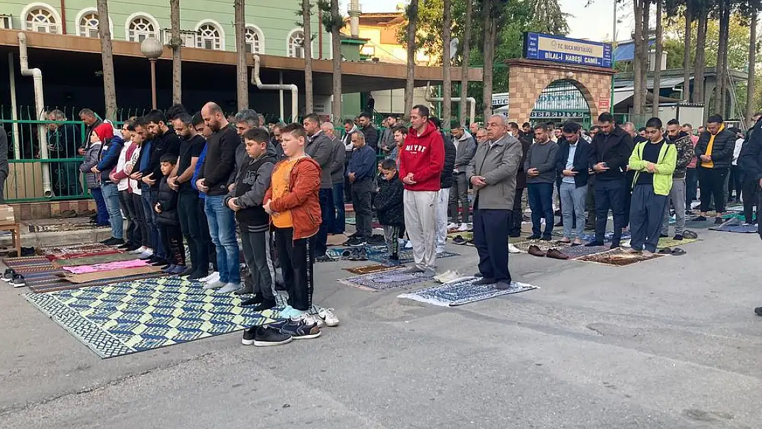 İzmir’de bayram namazına ilgi