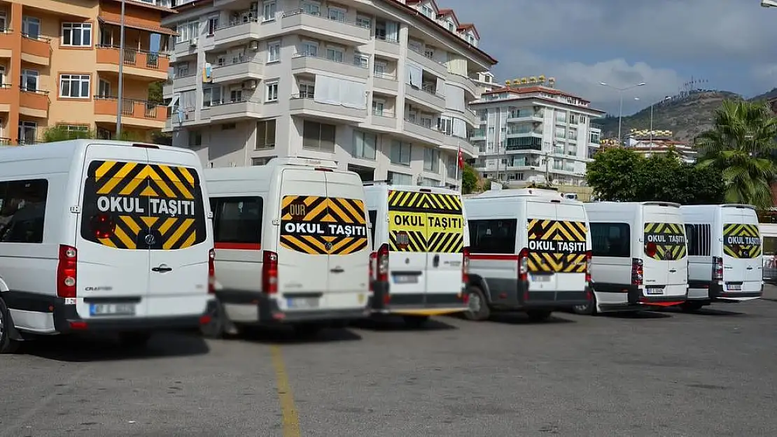 İzmir’de belediye okul servislerini denetledi