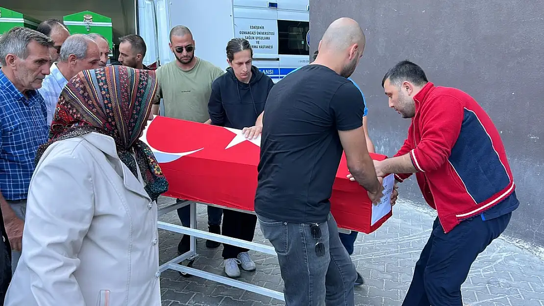 İzmir'de düşen helikopterde can veren pilotun cenazesi Eskişehir'e ulaştı
