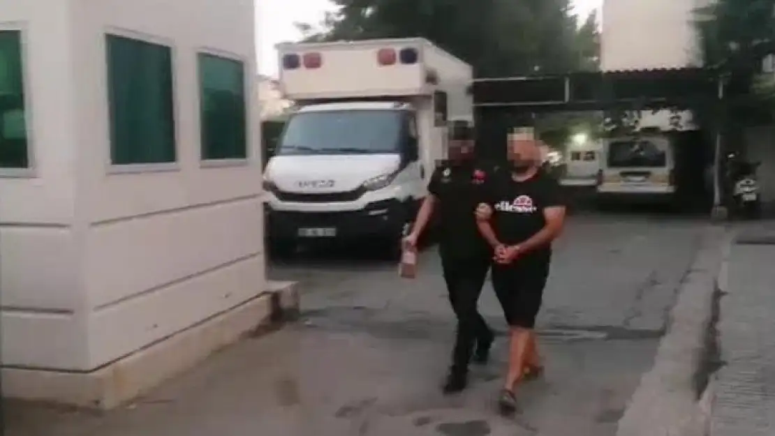İzmir’de FETÖ Üyelerine Yönelik Operasyonda Gözaltılar Gerçekleştirildi