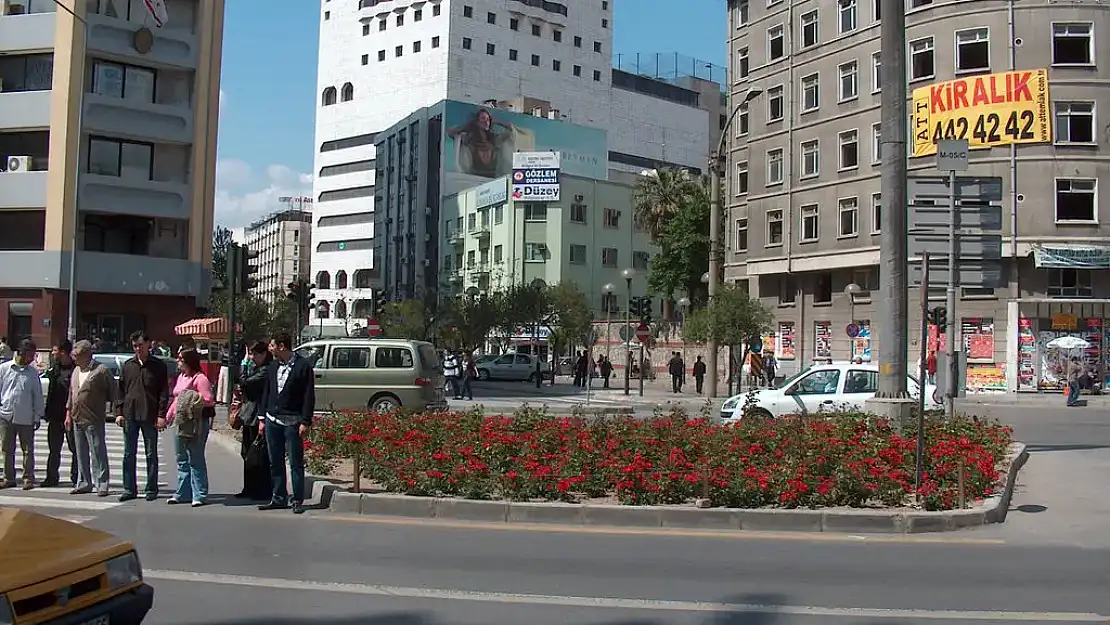 İzmir’de Gazi Bulvarı yenilendi