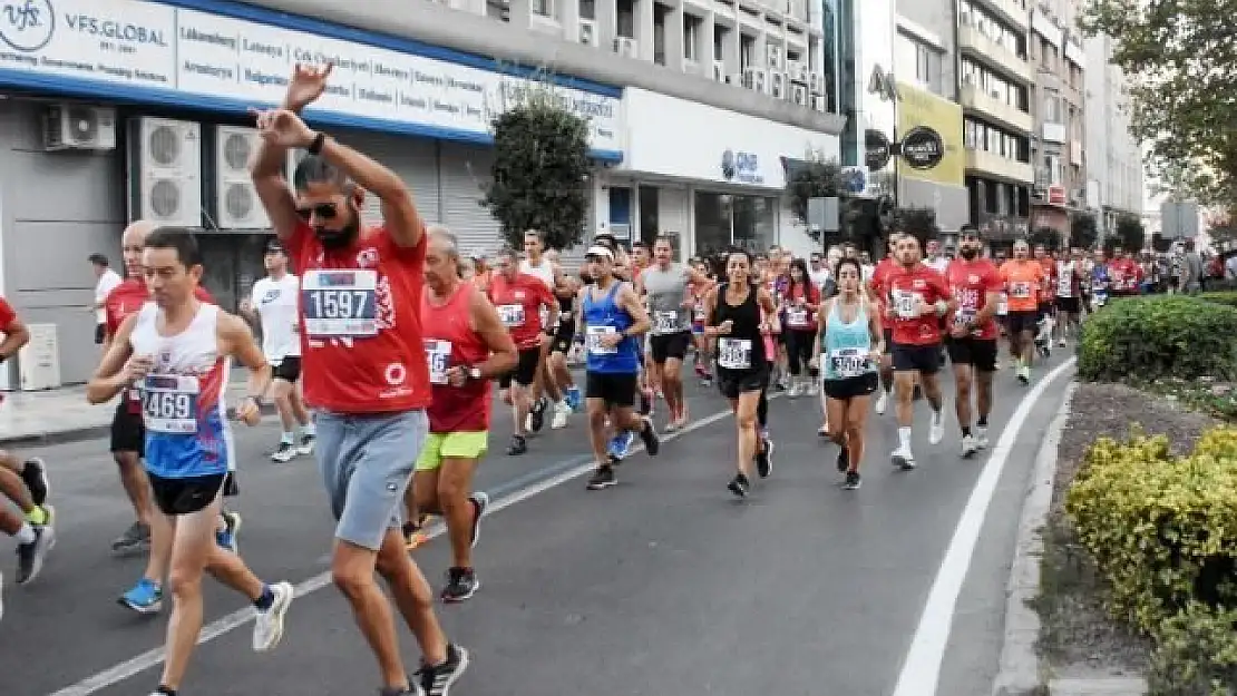 İzmir’de Heyecan Dolu Uluslararası Dokuz Eylül Yarı Maratonu Başlıyor