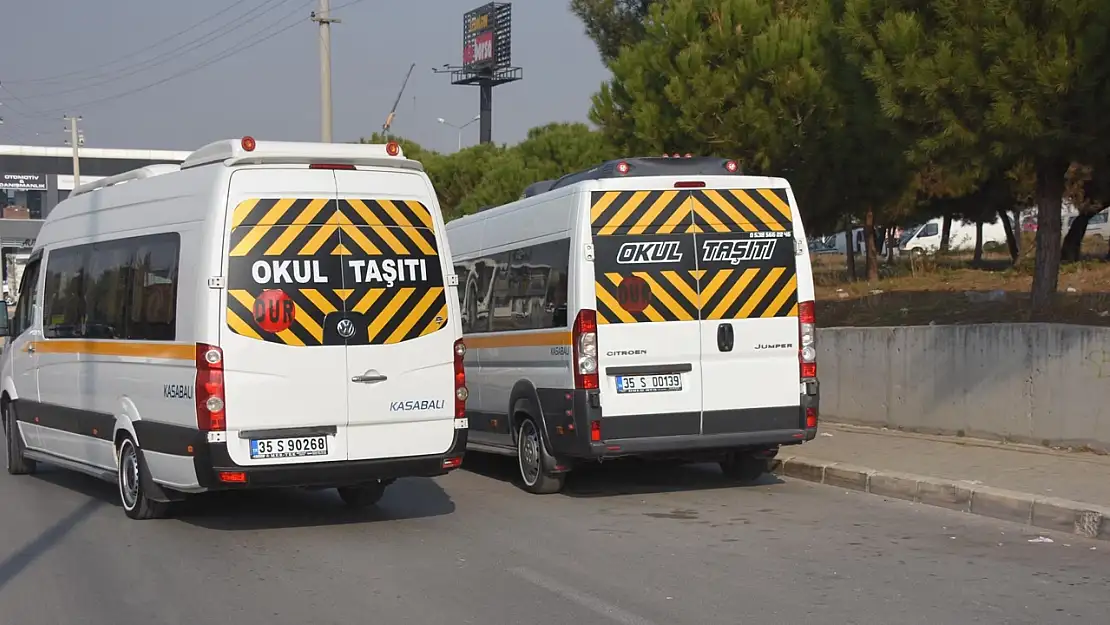 İzmir’de parasını ödedikleri S plakaları alamayan vatandaşlardan eylem