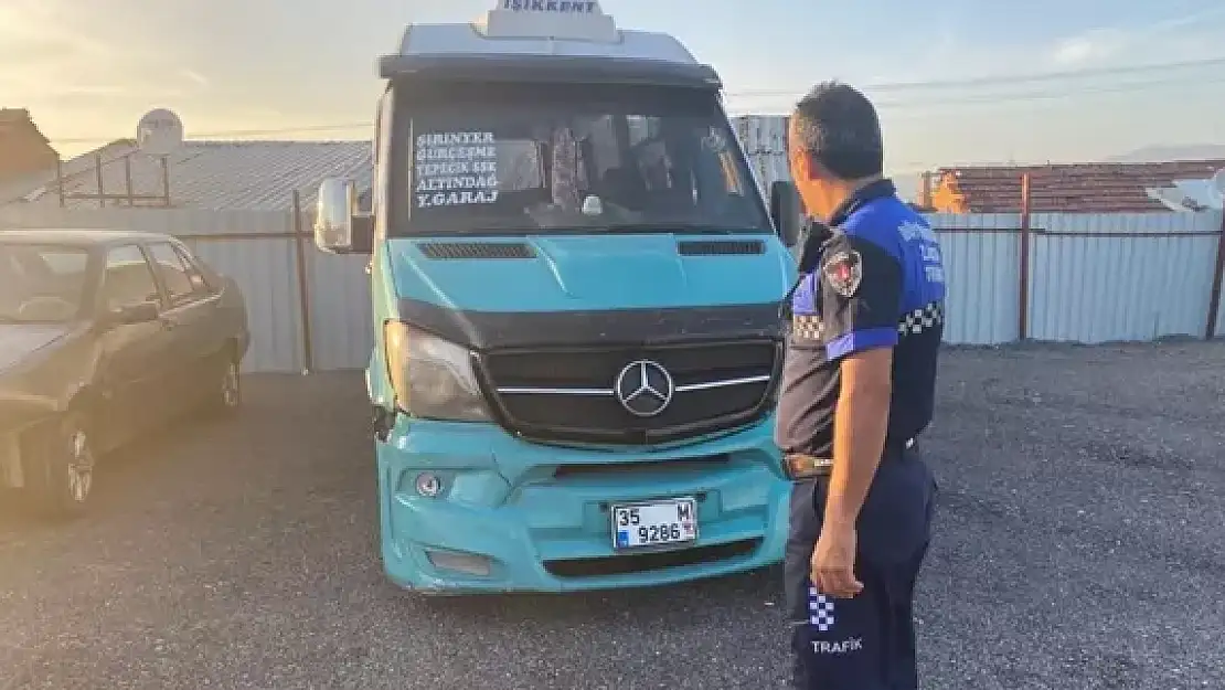 İzmir’de Trafikte Tartışan Minibüs Şoförüne Para Cezası Kesildi ve  Şoför Kartı İptal Edildi