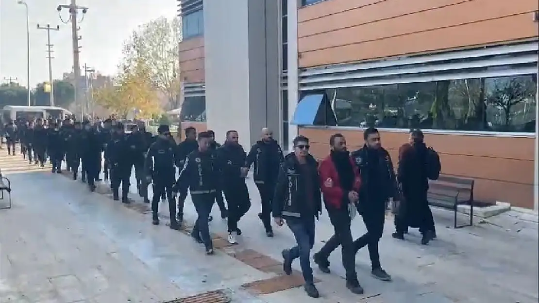 İzmir’de uyuşturucu operasyonunda yakalanan 40 kişi tutuklandı