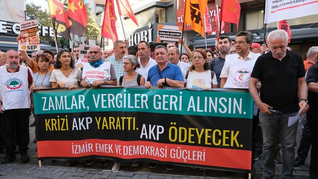 İzmir’de yeni yapılan zamlara karşı toplu protesto gösterisi düzenlendi